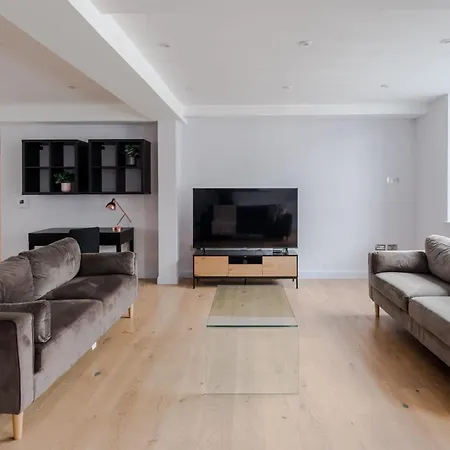 Law & Order - Farringdon - By Frankie Says Apartment